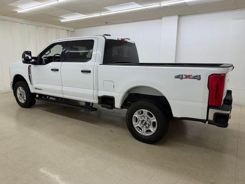 Oxford White 2025 Ford F-250 XLT