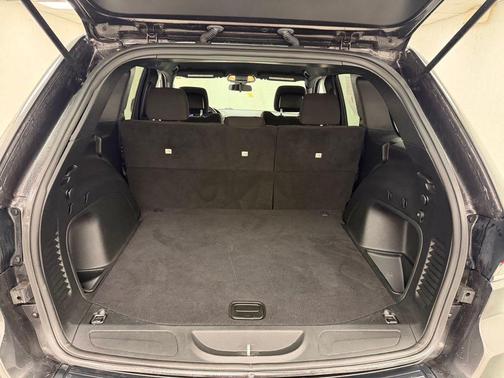 Granite Crystal Metallic Clearcoat 2021 Jeep Grand Cherokee Laredo