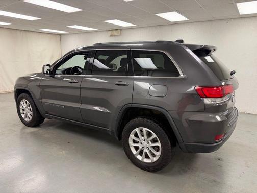 Granite Crystal Metallic Clearcoat 2021 Jeep Grand Cherokee Laredo