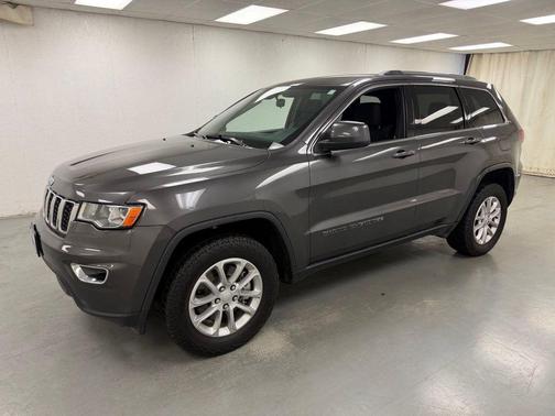 Granite Crystal Metallic Clearcoat 2021 Jeep Grand Cherokee Laredo