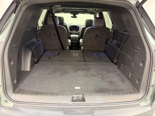 Silver Sage Metallic 2022 Chevrolet Traverse LT Leather
