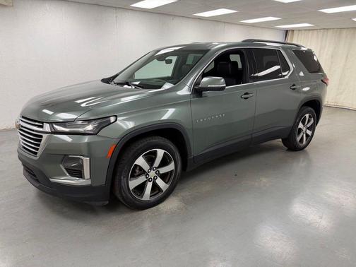 Silver Sage Metallic 2022 Chevrolet Traverse LT Leather