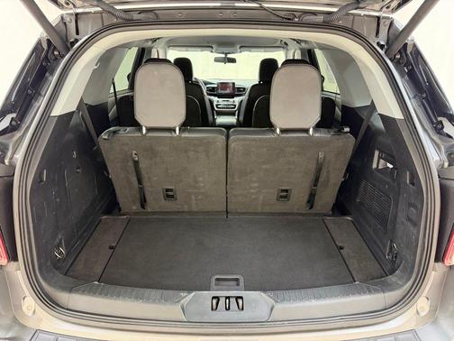 Carbonized Gray Metallic 2022 Ford Explorer XLT