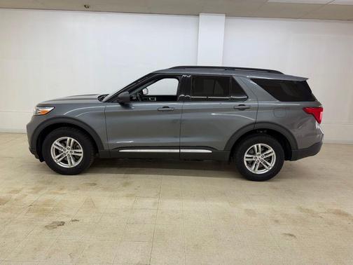 Carbonized Gray Metallic 2022 Ford Explorer XLT