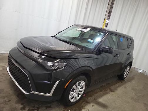 Fusion Black 2025 Kia Soul LX