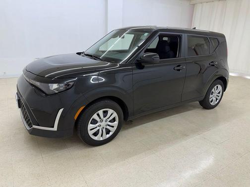 Fusion Black 2025 Kia Soul LX