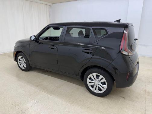 Fusion Black 2025 Kia Soul LX