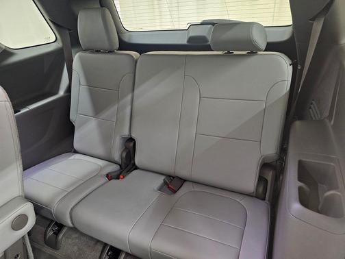 Iridescent Pearl Tricoat 2021 Chevrolet Traverse Premier
