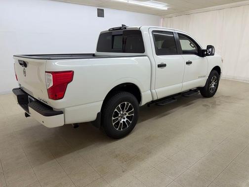 Glacier White 2024 Nissan Titan SV