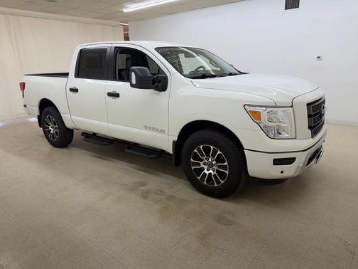 Glacier White 2024 Nissan Titan SV
