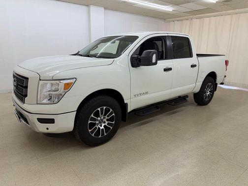 Glacier White 2024 Nissan Titan SV