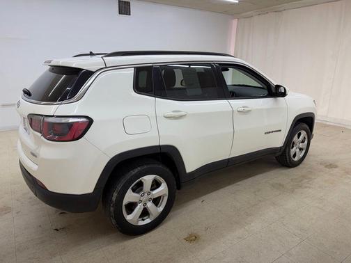 White Clearcoat 2018 Jeep Compass Latitude