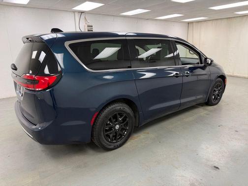 Fathom Blue Pearlcoat 2023 Chrysler Pacifica Touring L
