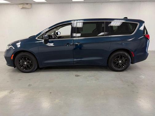 Fathom Blue Pearlcoat 2023 Chrysler Pacifica Touring L