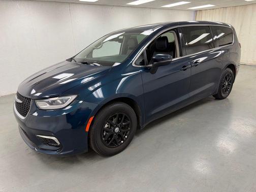 Fathom Blue Pearlcoat 2023 Chrysler Pacifica Touring L