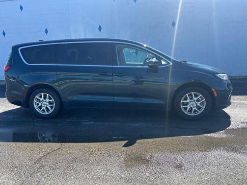 Fathom Blue Pearlcoat 2023 Chrysler Pacifica Touring L
