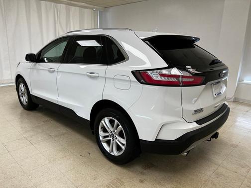 Photo 3 of 27 of 2019 Ford Edge SEL
