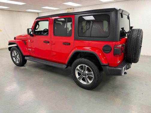 Firecracker Red Clearcoat 2019 Jeep Wrangler Unlimited Sahara