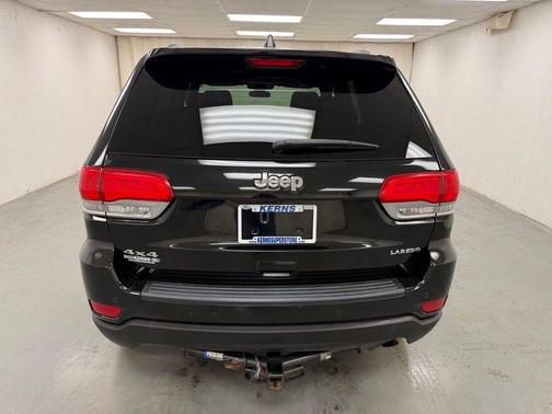 Diamond Black Crystal Pearlcoat 2018 Jeep Grand Cherokee Laredo E