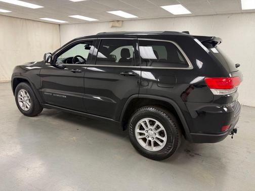 Diamond Black Crystal Pearlcoat 2018 Jeep Grand Cherokee Laredo E