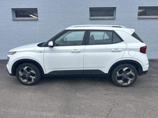 2022 Hyundai VENUE SEL