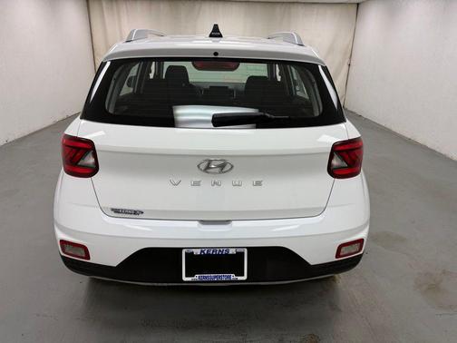 2022 Hyundai VENUE SEL