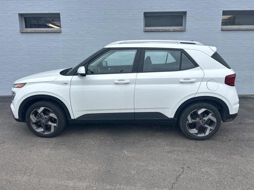 2022 Hyundai VENUE SEL