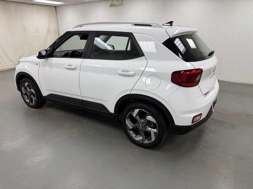 2022 Hyundai VENUE SEL