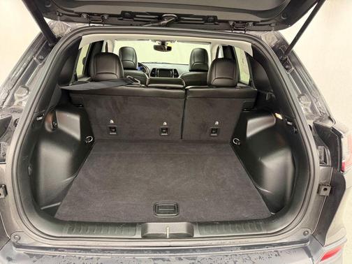Granite Crystal Metallic Clearcoat 2019 Jeep Cherokee Limited