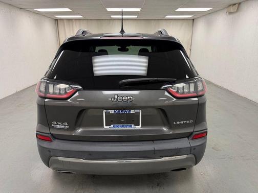 Granite Crystal Metallic Clearcoat 2019 Jeep Cherokee Limited