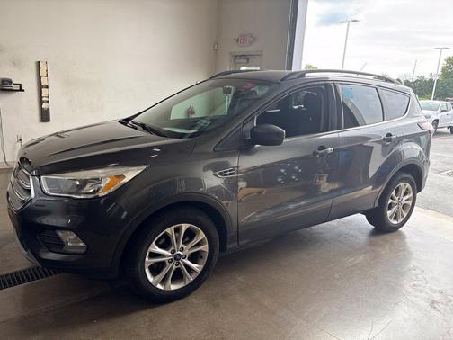 Magnetic Metallic 2018 Ford Escape SE