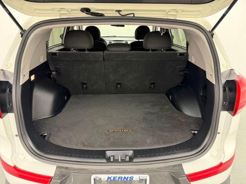 Clear White 2016 Kia Sportage LX