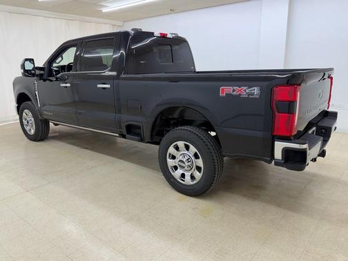 Agate Black Metallic 2026 Ford F-250 Lariat