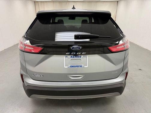 Iconic Silver Metallic 2021 Ford Edge SEL