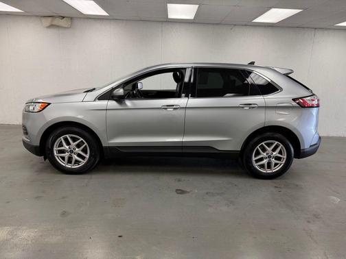 Iconic Silver Metallic 2021 Ford Edge SEL