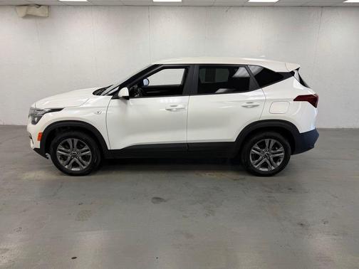 Snow White Pearl 2021 Kia Seltos LX