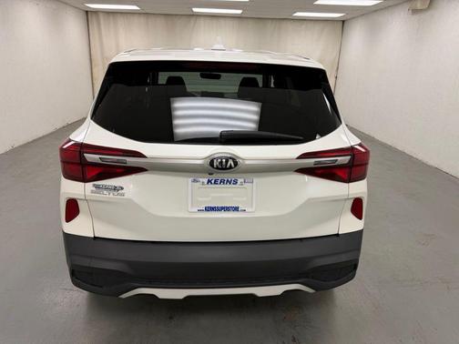 Snow White Pearl 2021 Kia Seltos LX