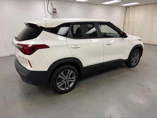 Snow White Pearl 2021 Kia Seltos LX
