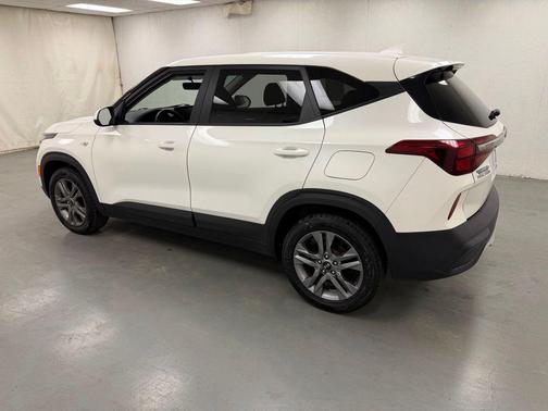 Snow White Pearl 2021 Kia Seltos LX
