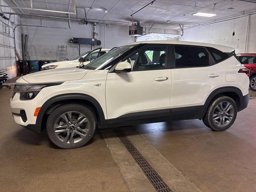 Snow White Pearl 2021 Kia Seltos LX