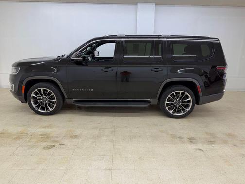 Diamond Black Crystal Pearlcoat 2022 Jeep Wagoneer Series II 4x4