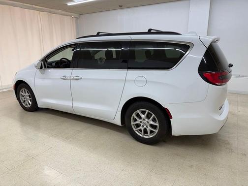 Bright White Clearcoat 2022 Chrysler Pacifica Touring L