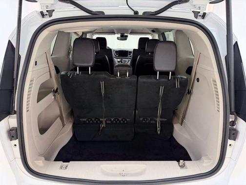 Bright White Clearcoat 2022 Chrysler Pacifica Touring L