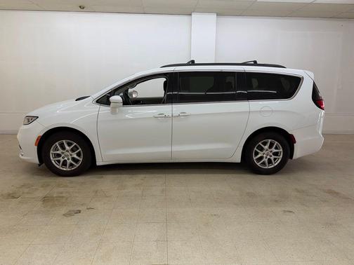 Bright White Clearcoat 2022 Chrysler Pacifica Touring L