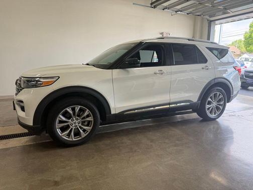 Star White Metallic Tri-Coat 2023 Ford Explorer Limited