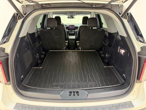 Star White Metallic Tri-Coat 2023 Ford Explorer Limited