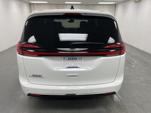 2025 Chrysler Pacifica L