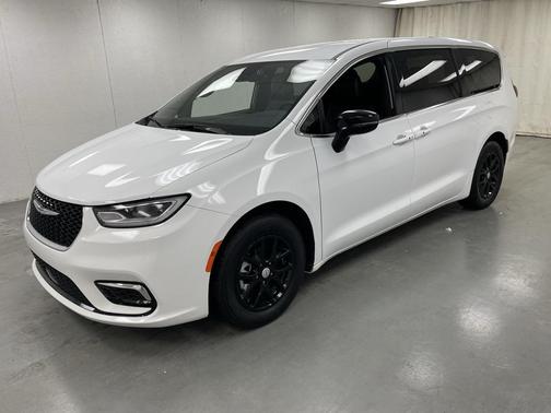 2025 Chrysler Pacifica L