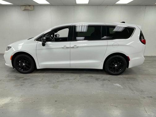 2025 Chrysler Pacifica L