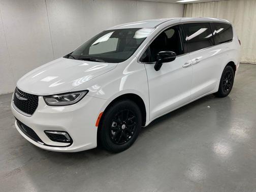 2025 Chrysler Pacifica L